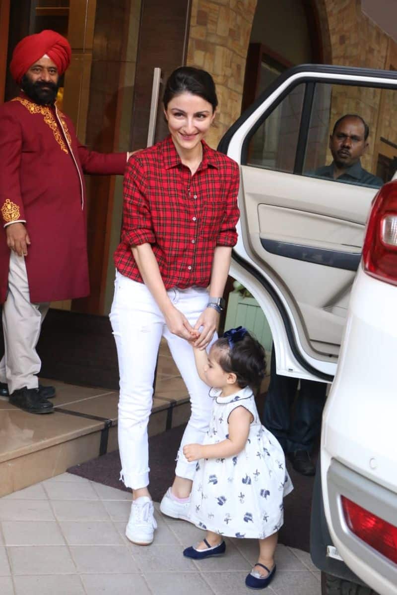 Soha Ali Khan attends the do with her daughter Inaya.