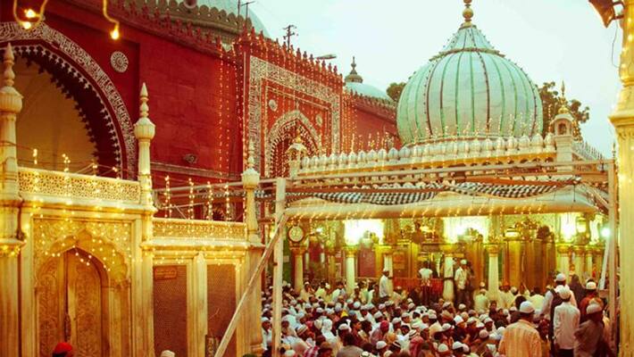 PIL admitted in High Court for allowing women enter Hazrat Nizamuddin Dargah PIL admitted in High Court for allowing women enter Hazrat Nizamuddin Dargah
