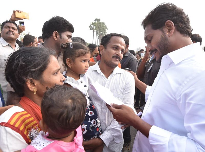 శ్రీకాకుళం : ఈచర్ల ప్రజాసంకల్ప యాత్రలో జగన్