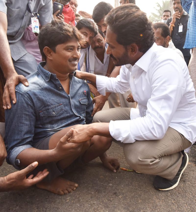శ్రీకాకుళం : ఈచర్ల ప్రజాసంకల్ప యాత్రలో జగన్