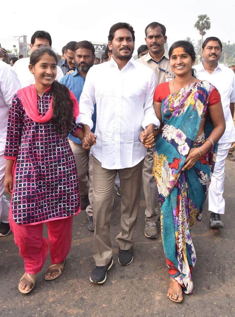 శ్రీకాకుళం : ఈచర్ల ప్రజాసంకల్ప యాత్రలో జగన్