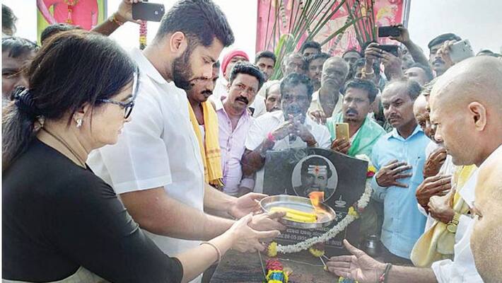 Sumalatha Abhishek Visits Ambarish Native Mandya Sumalatha Abhishek Visits Ambarish Native Mandya