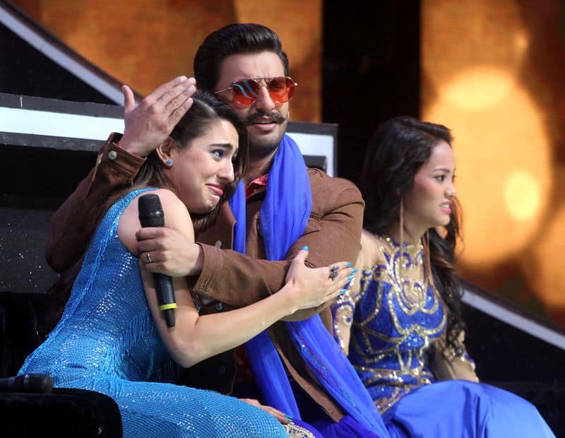 Ranveer Singh consoled Sara Ali Khan as she battles her Bollywood debut jitters.