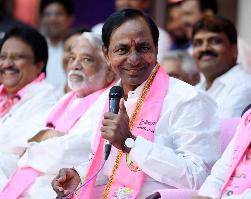 టీఆర్ఎస్ఎల్పీ భేటీలో కేసీఆర్ హావభావాలు