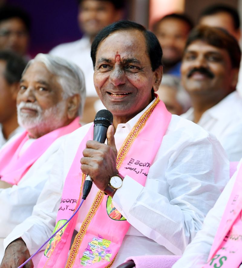 టీఆర్ఎస్ఎల్పీ భేటీలో కేసీఆర్ హావభావాలు