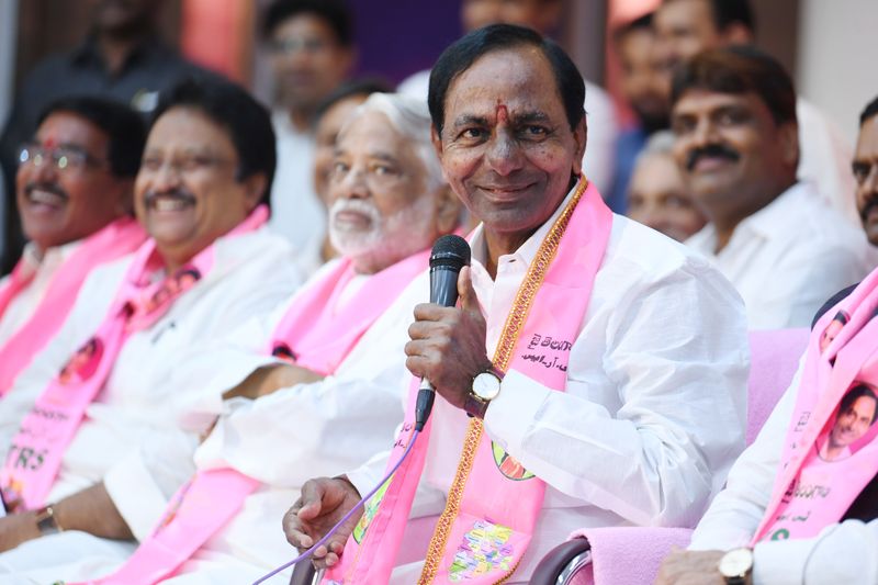 టీఆర్ఎస్ఎల్పీ భేటీలో కేసీఆర్ హావభావాలు
