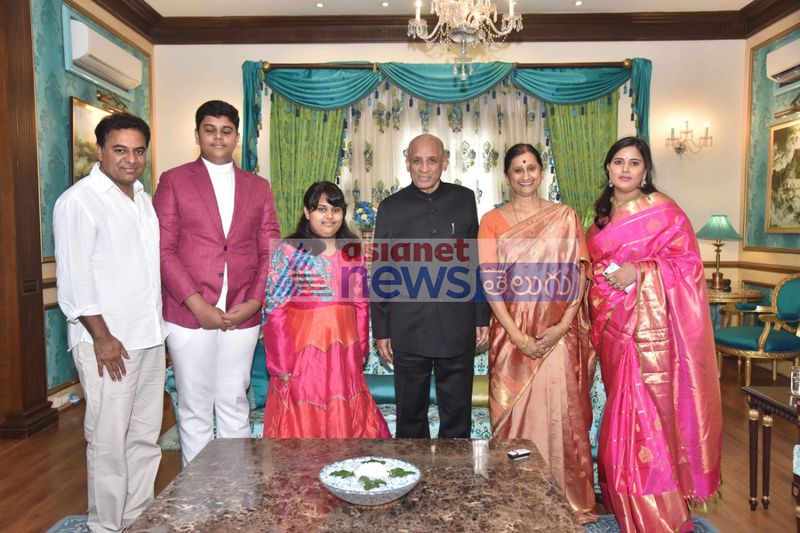 గవర్నర్ దంపతులతో కేసీఆర్ ఫ్యామిలీ