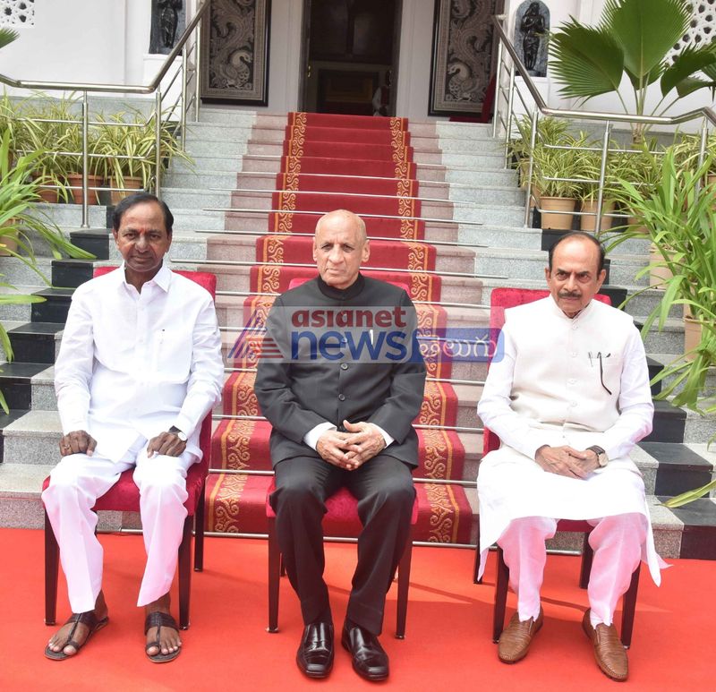 గవర్నర్ దంపతులతో కేసీఆర్ ఫ్యామిలీ