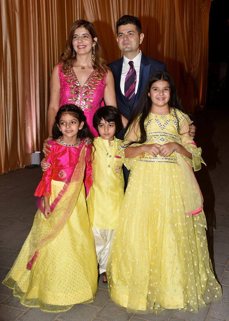 Dabboo Ratnani poses for a family photo with wife Manisha and kids, Myrah, Shivaan and Kiara.