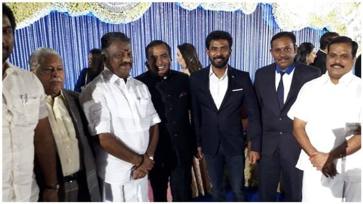 panneerselvam go to mukkesh ambani home with the supporters panneerselvam go to mukkesh ambani home with the supporters