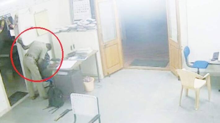 police had kiss with co worker in trichi police station police had kiss with co worker in trichi police station