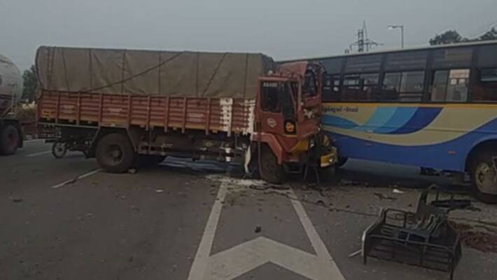 Government bus-tempo lorry accident...10 people injured Government bus-tempo lorry accident...10 people injured