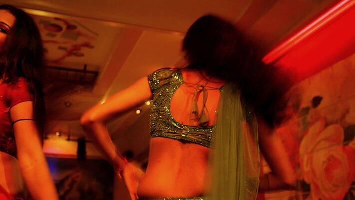beauty parlor lady hot dance at star hotel beauty parlor lady hot dance at star hotel