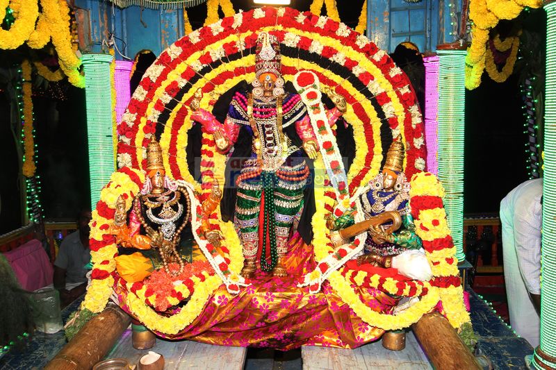 తెప్పలపై శ్రీ కామాక్షి అమ్మవారి కటాక్షం