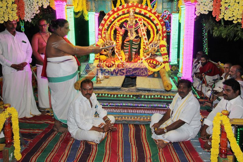 తెప్పలపై శ్రీ కామాక్షి అమ్మవారి కటాక్షం