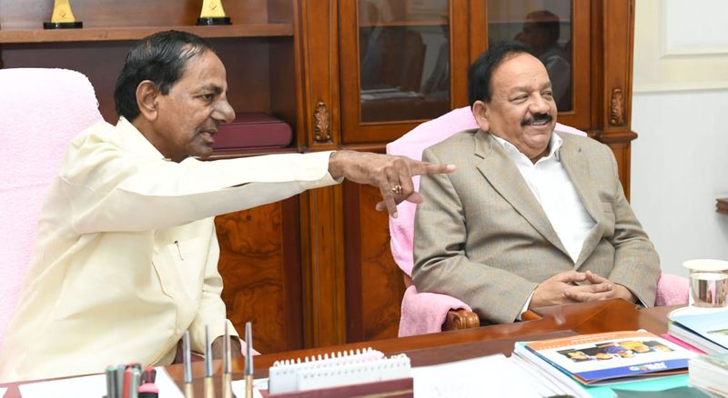 కేంద్రమంత్రి హర్ష్వర్థన్తో సీఎం కేసీఆర్ భేటీ (ఫోటోలు)