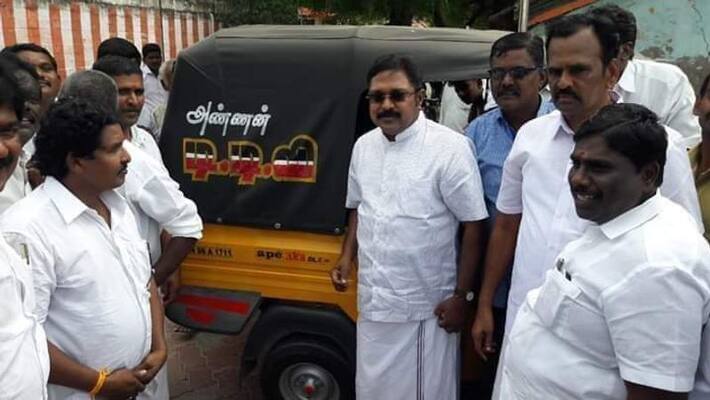 Dhinakaran Photo with AMMK Carder Dhinakaran Photo with AMMK Carder