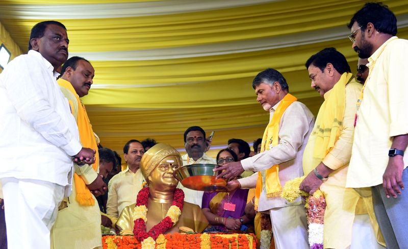 శ్రీకాకుళంలో ధర్మ పోరాట దీక్ష