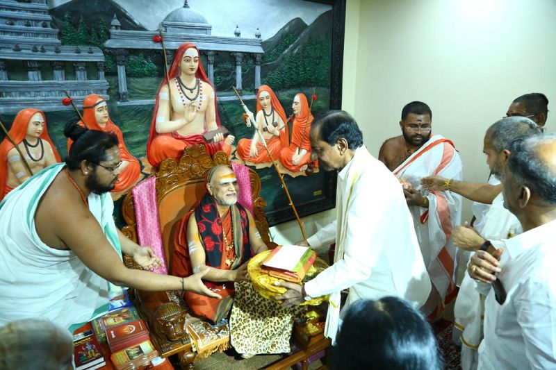 విశాఖ శారదపీఠంలో కేసీఆర్ పర్యటన (ఫోటోలు)