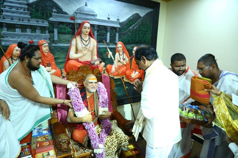 విశాఖ శారదపీఠంలో కేసీఆర్ పర్యటన (ఫోటోలు)