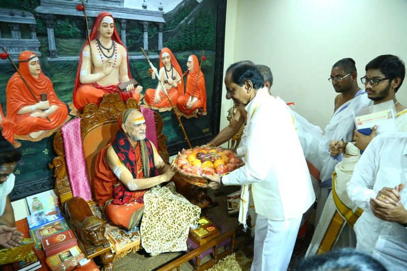 విశాఖ శారదపీఠంలో కేసీఆర్ పర్యటన (ఫోటోలు)
