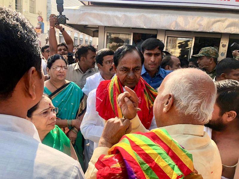 సతీ సమేతంగా పూరీ ఆలయంలో కేసీఆర్ ప్రత్యేక పూజల (ఫొటోలు)
