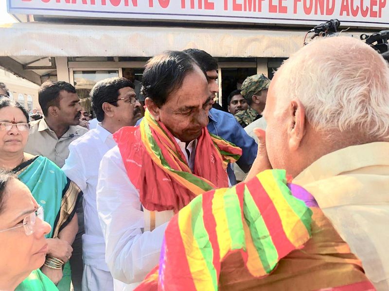 సతీ సమేతంగా పూరీ ఆలయంలో కేసీఆర్ ప్రత్యేక పూజల (ఫొటోలు)