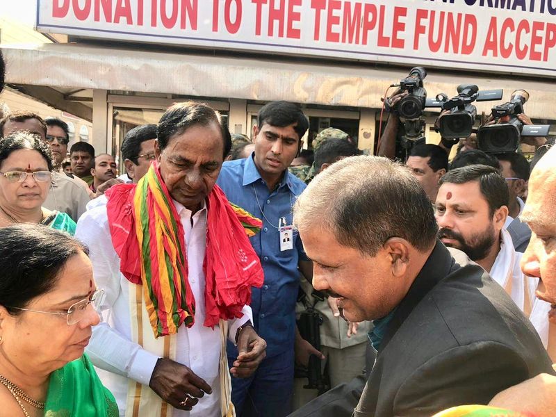 సతీ సమేతంగా పూరీ ఆలయంలో కేసీఆర్ ప్రత్యేక పూజల (ఫొటోలు)