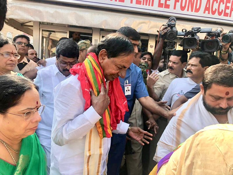 సతీ సమేతంగా పూరీ ఆలయంలో కేసీఆర్ ప్రత్యేక పూజల (ఫొటోలు)