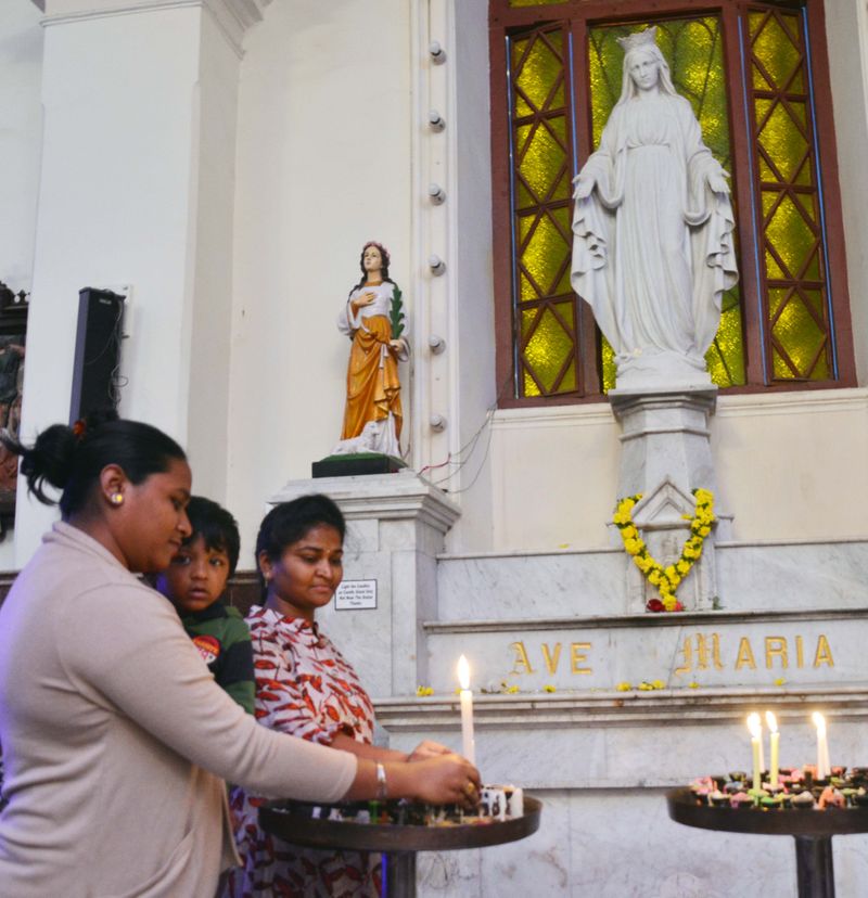 హైదరాబాదులో క్రిస్మస్ కు ముస్తాబైన చర్చ్ లు (ఫొటోలు)