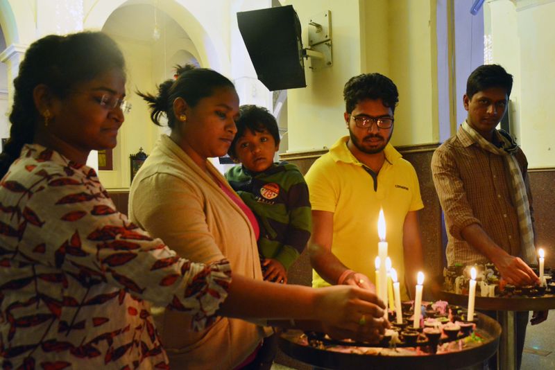 హైదరాబాదులో క్రిస్మస్ కు ముస్తాబైన చర్చ్ లు (ఫొటోలు)