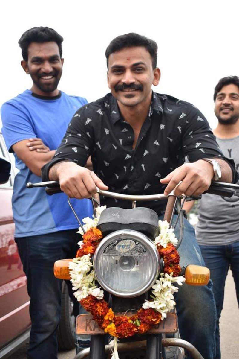 ಹೊಸ ಕಾರಿನ ಜೊತೆ ಅಪ್ಪ ಕೊಟ್ಟ TVS XL ಸೂಪರ್ ಸ್ಕೂಟರ್ಗೂ ಪೂಜೆ