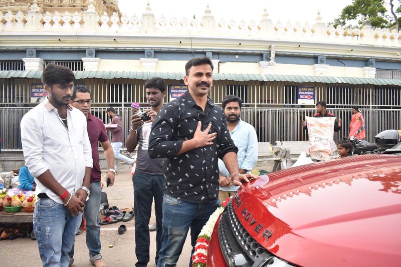 ಸಾಮಾಜಿಕ ಜಾಲತಾಣದಲ್ಲಿ ಹೊಸ ಕಾರು ಹಾಗೂ ಸ್ಕೂಟರ್ ಫೋಟೋ ರಿವೀಲ್