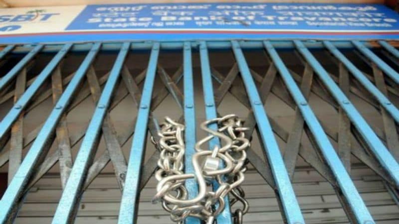 <p>ব্যাঙ্কিং ক্ষেত্রের ৯টি ট্রেড ইউনিয়ন এই ধর্মঘটের ডাক দিয়েছে। আগামী ১৫ মার্চ সোমবার থেকে এই ধর্মঘট শুরু হবে। </p>