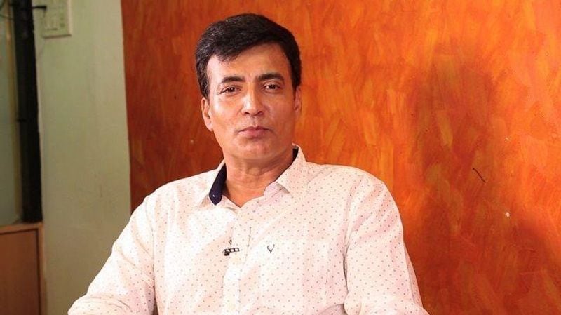 Narendra Jha left for heavenly abode following a massive heart attack at the age of 55 on March 14, 2018. He is popularly known for his roles in Bollywood films like Raees, Haider and Kabil.