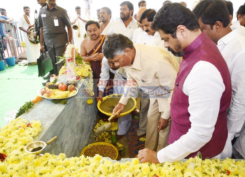 ఉక్కు ఫ్యాక్టరీకి చంద్రబాబు శంకుస్థాపన