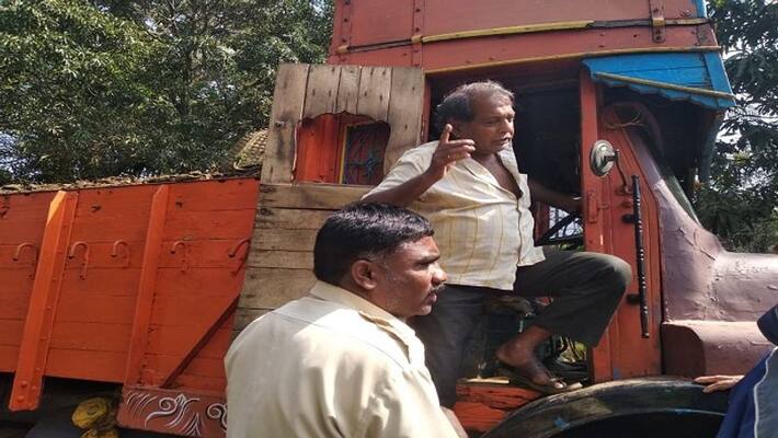 Lorry and Bus Driver Together Saved Passengers Life Lorry and Bus Driver Together Saved Passengers Life