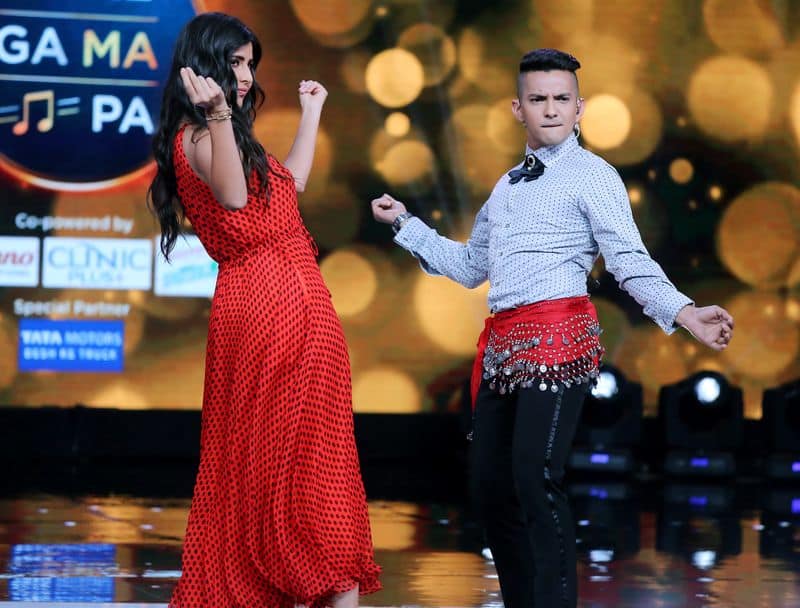 Aditya also wore an embellished belly dancing belt to complete his routine. Looks like Katrina was impressed.