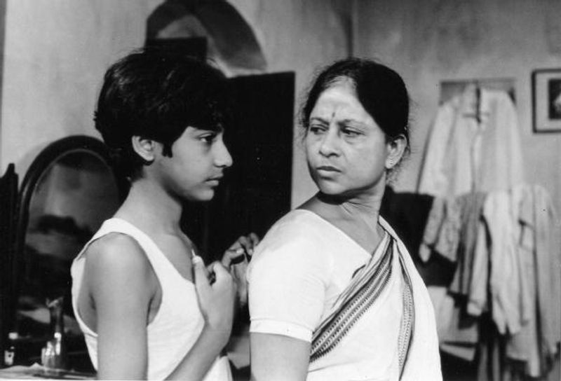 Ek Din Pratidin (1979) was one of the best Bengali films which started a new era raising some vital questions about gender norms. In the movie the eldest daughter of the family earns bread for the family and the male family members including her jobless elder brother depend on her income. Ek Din Pratidin rightfully won the filmmaker a National Award for Best Direction.