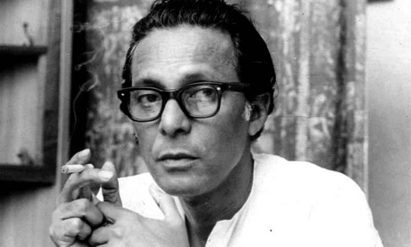 Sen had been battling age-related ailment for a while now and reportedly breathed his last at 10.30 am today. He, along with his contemporaries Satyajit Ray and Ritwik Ghatak, was considered a doyen of regional parallel cinema internationally.