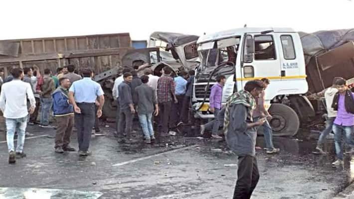 10 persons killed in road accident 10 persons killed in road accident