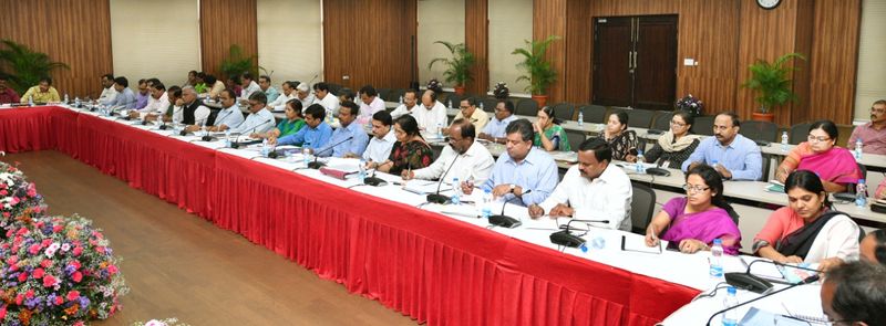 పుడ్ ప్రాసెసింగ్ పరిశ్రమ అభివృద్దిపై కేసీఆర్ సమీక్ష (ఫోటోలు)
