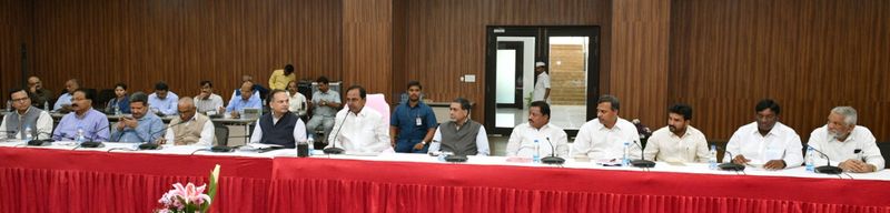 పుడ్ ప్రాసెసింగ్ పరిశ్రమ అభివృద్దిపై కేసీఆర్ సమీక్ష (ఫోటోలు)