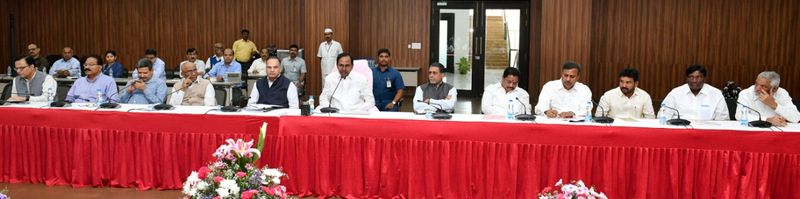 పుడ్ ప్రాసెసింగ్ పరిశ్రమ అభివృద్దిపై కేసీఆర్ సమీక్ష (ఫోటోలు)
