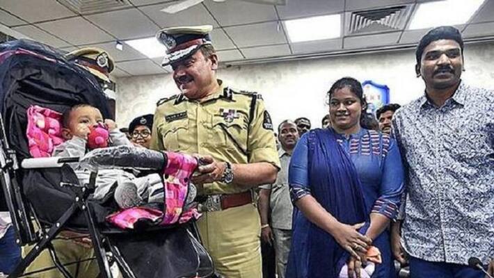 Hyderabad woman constable feeds abandoned baby Hyderabad woman constable feeds abandoned baby