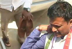 Karnataka minister Tukaram's aide carries his shoes