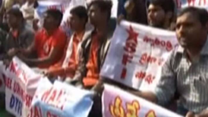 left leaders protest against union government in delhi left leaders protest against union government in delhi