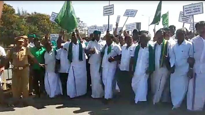 tamil nadu farmers who were on the way to mekedatu stopped tamil nadu farmers who were on the way to mekedatu stopped