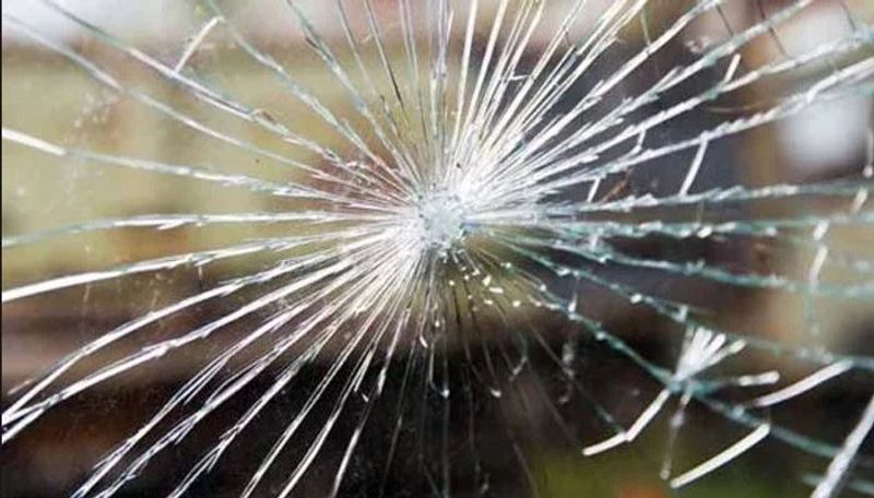 Know the good and bad signs related to glass breaking at home