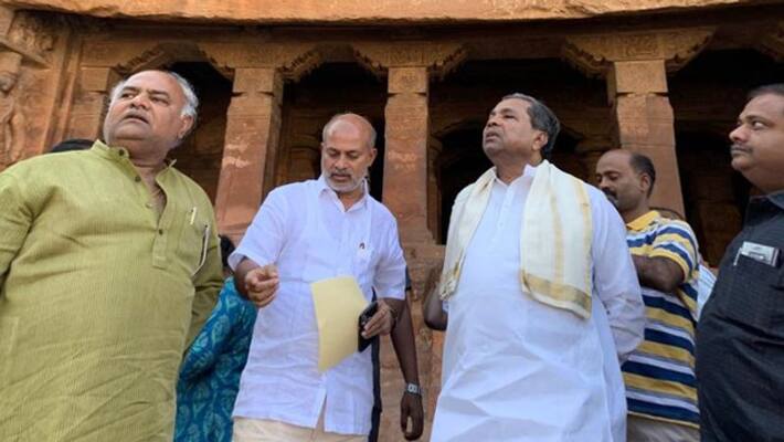 siddaramaiah becomes a teacher to the students who came to bagalkot on tour siddaramaiah becomes a teacher to the students who came to bagalkot on tour